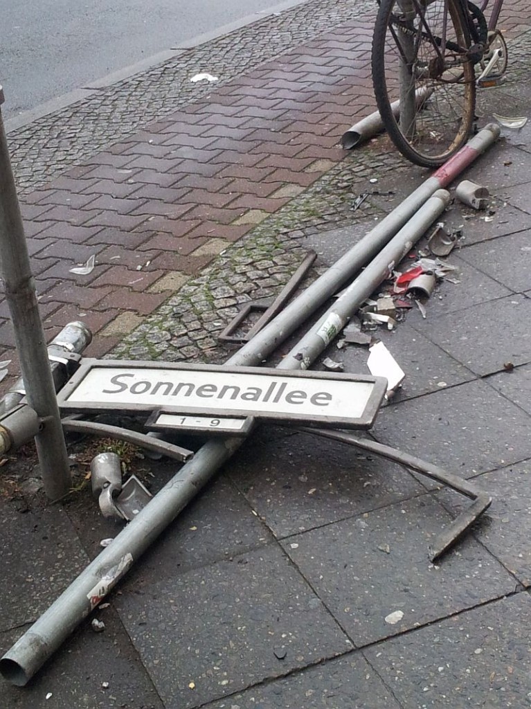 Wegweiser am Hermannplatz Wegweiser am Hermannplatz