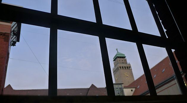 Knast-Neukoelln-Blick-aufs-Rathaus.jpg